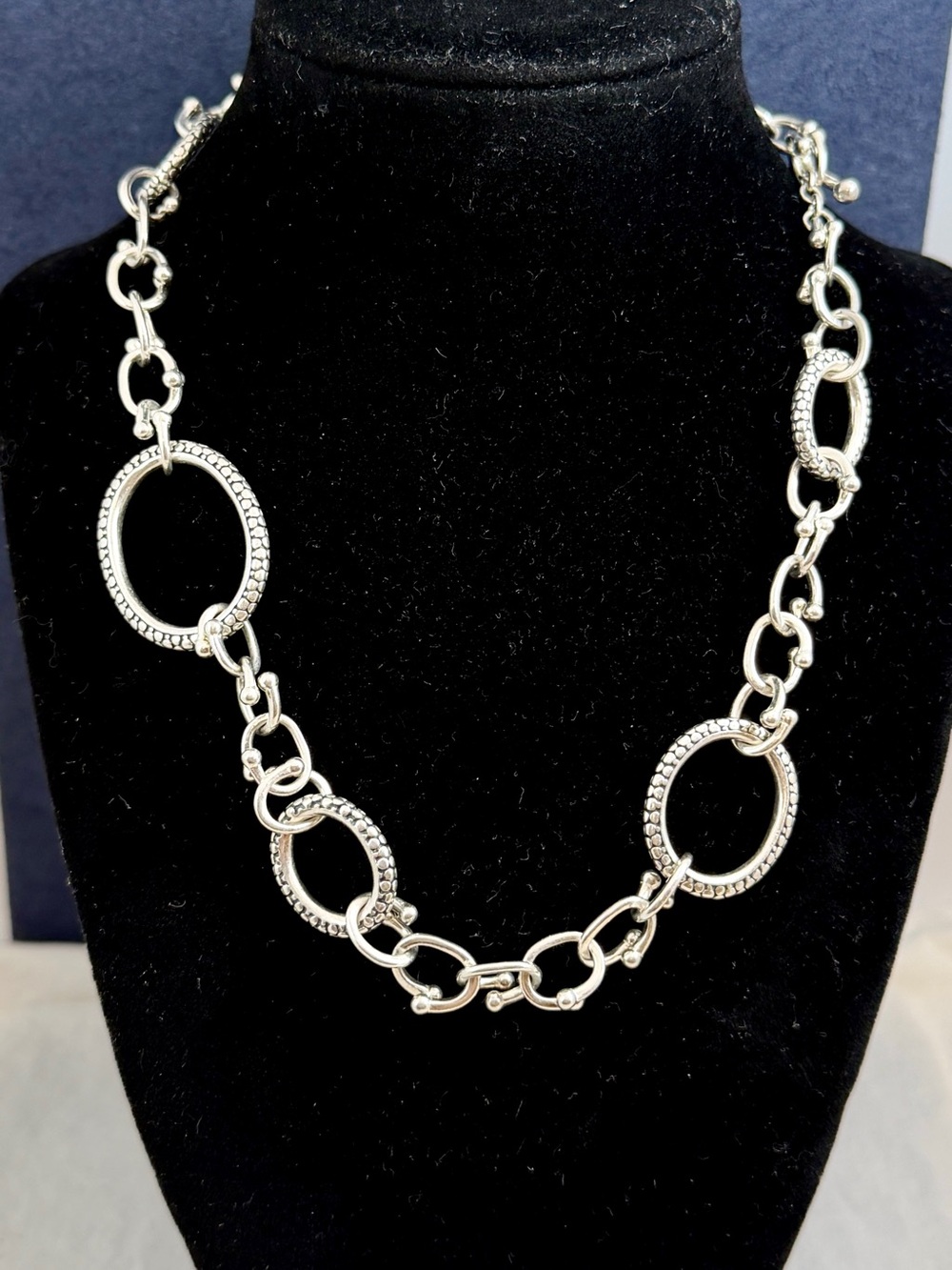 MICHAEL DAWKINS Sterling Silver Popcorn Pebble Dot Circle Link Toggle Necklace